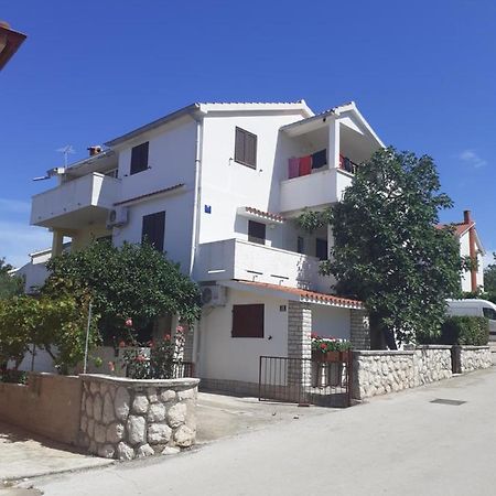 Apartmani Karuza Новалья Экстерьер фото